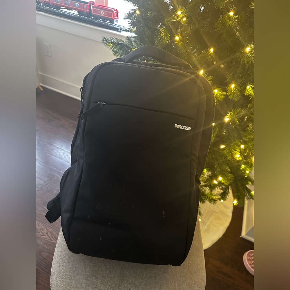 Incase Black ICON 23L Backpack